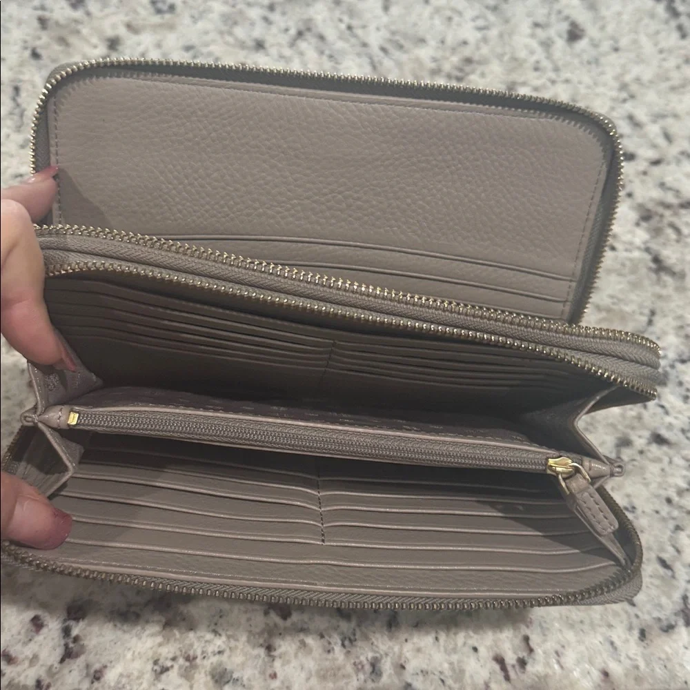 Tory Burch Beige Leather clutch